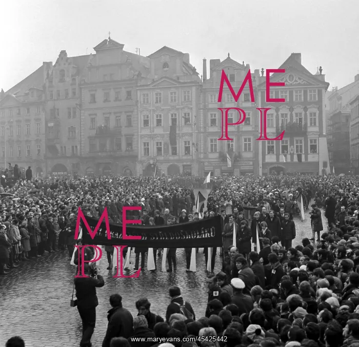 : Jan Palach - funeral - procession - flags - Old Town Square : Jan Palach - funeral - procession - flags - Old Town Square