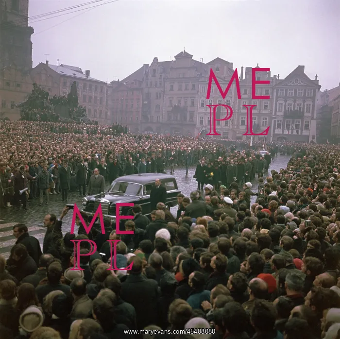 : Jan Palach - funeral procession - hearse - Old Town Square : Jan Palach - funeral procession - hearse - Old Town Square
