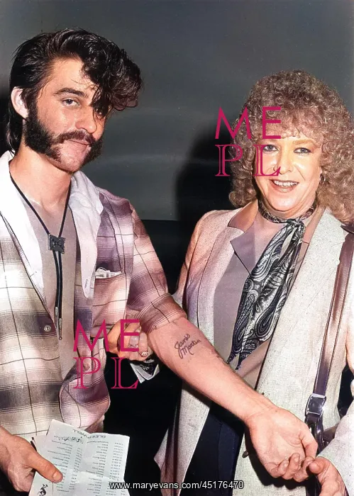 : Janis Martin with teddy boy : Janis Martin with teddy boy