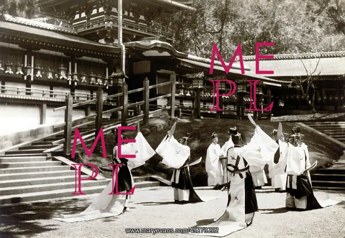 : Japan in the 1920th - Priest : Japan in the 1920th - Priest
