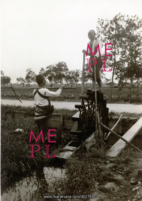 : Japan in the 1920th - Watering : Japan in the 1920th - Watering