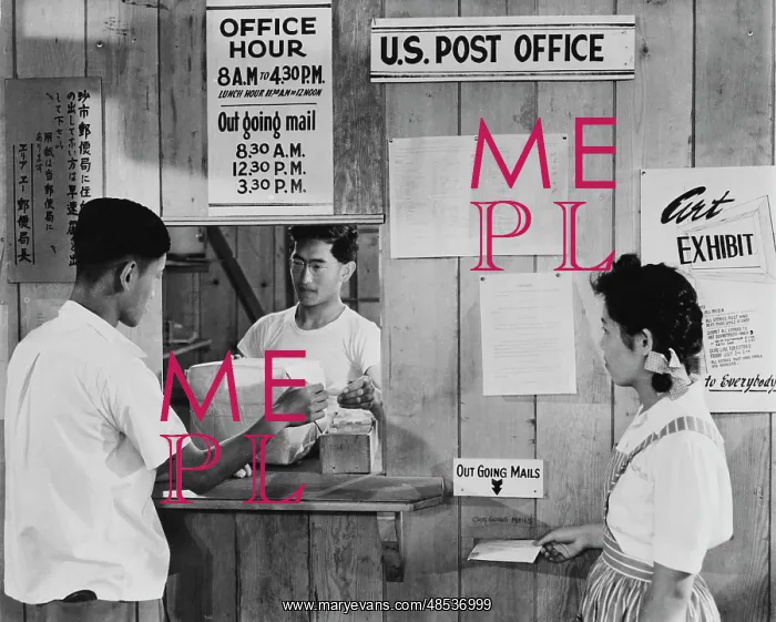 : Japanese Americans using postal service, 1942 : Japanese Americans using postal service, 1942