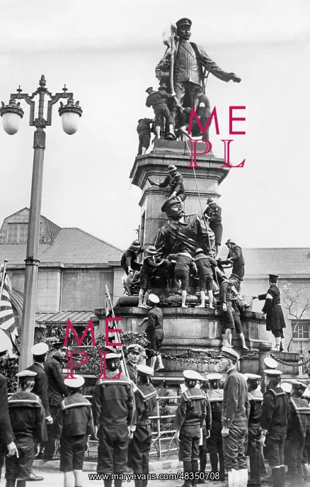 : Japanese cadets cleaning a statue, 1932 : Japanese cadets cleaning a statue, 1932