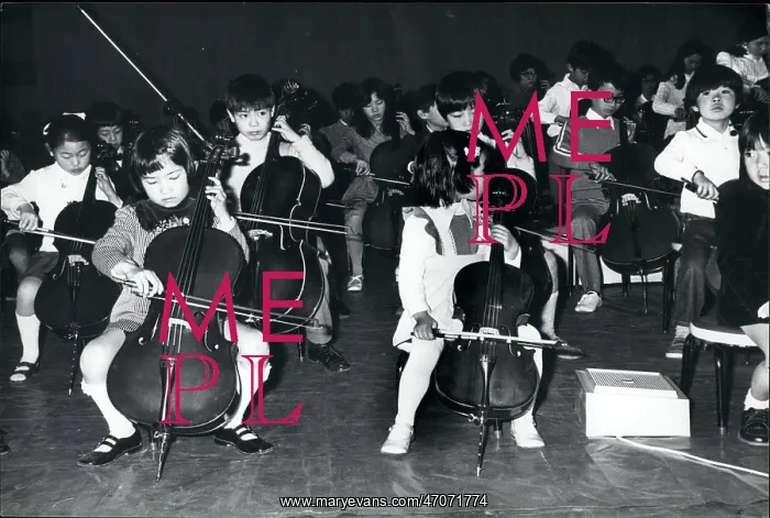 : Japanese children playing cello, Nippon Budo-Kan Hall : Japanese children playing cello, Nippon Budo-Kan Hall