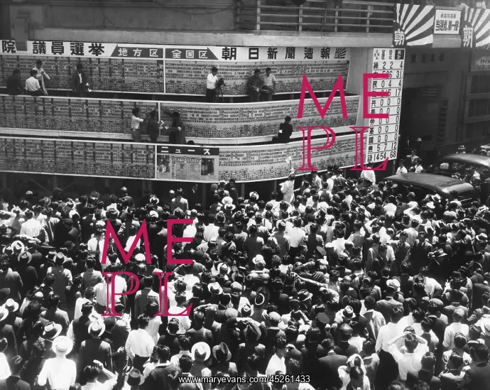 : Japanese crowd around the Asahi Newspaper tabulations : Japanese crowd around the Asahi Newspaper tabulations