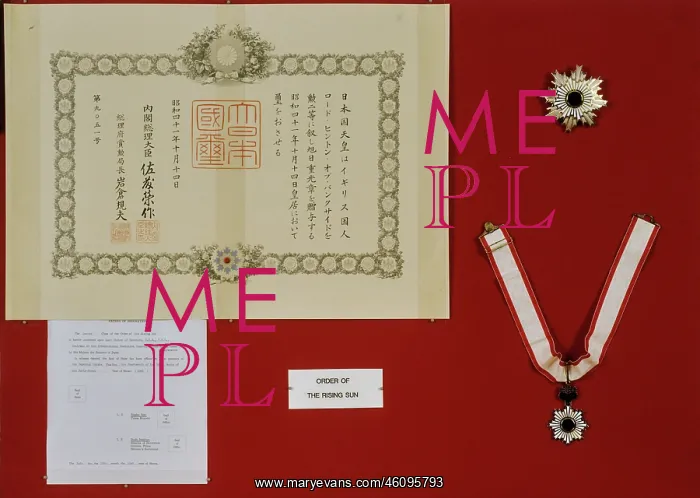 : Japanese order of rising sun and class - Christopher Hinton : Japanese order of rising sun and class - Christopher Hinton
