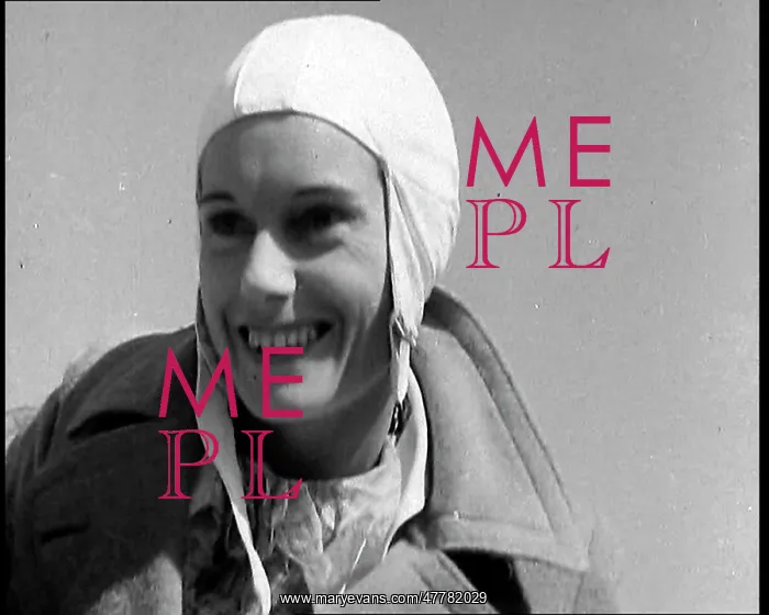 : Jean Batten in Flying Gear Smiling to Crowds : Jean Batten in Flying Gear Smiling to Crowds