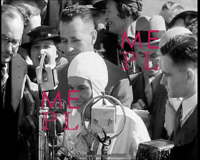 : Jean Batten Giving a Speech : Jean Batten Giving a Speech