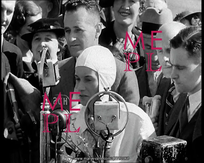 : Jean Batten Giving a Speech : Jean Batten Giving a Speech