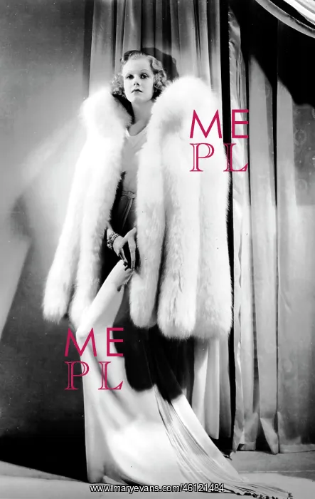 : Jean Harlow poses for publicity in a Dolly Tree creation : Jean Harlow poses for publicity in a Dolly Tree creation