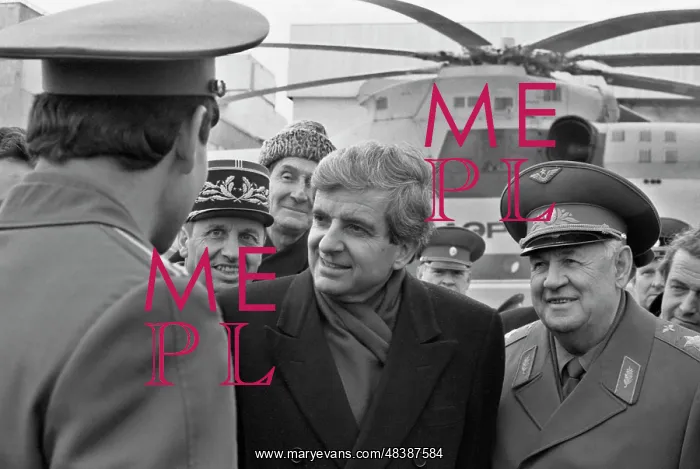 : Jean-Pierre Chevenement Visits USSR : Jean-Pierre Chevenement Visits USSR