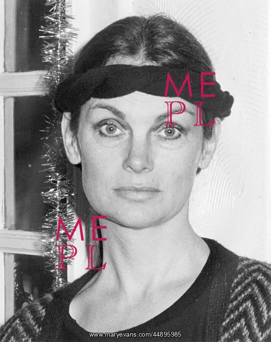 : Jean Shrimpton in Penzance, Cornwall : Jean Shrimpton in Penzance, Cornwall