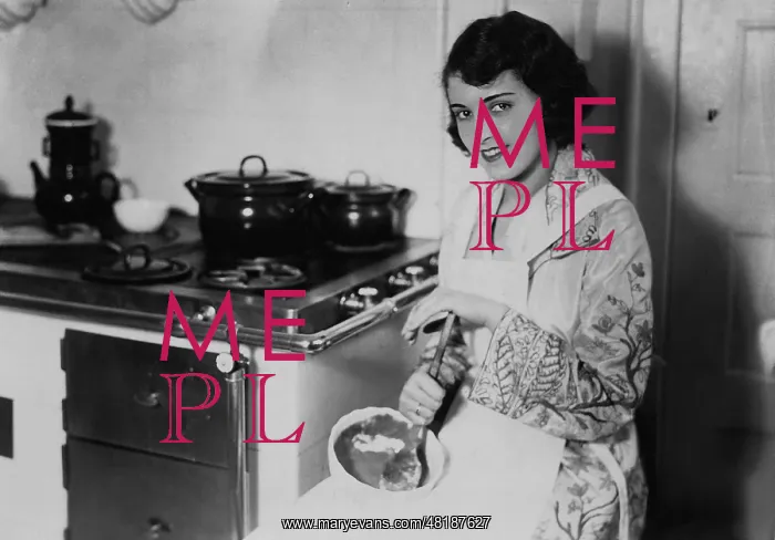: Jenny Jugo in her kitchen, 1929 : Jenny Jugo in her kitchen, 1929