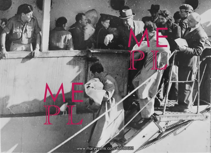 : Jewish immigrants at their arrival in Haifa by boat : Jewish immigrants at their arrival in Haifa by boat