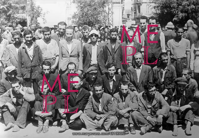 : Jewish men in Saloniki, 1942 : Jewish men in Saloniki, 1942