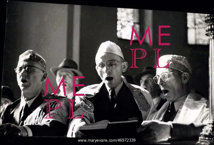 : Jewish men singing the Shofar again in Berlin Synagogue : Jewish men singing the Shofar again in Berlin Synagogue