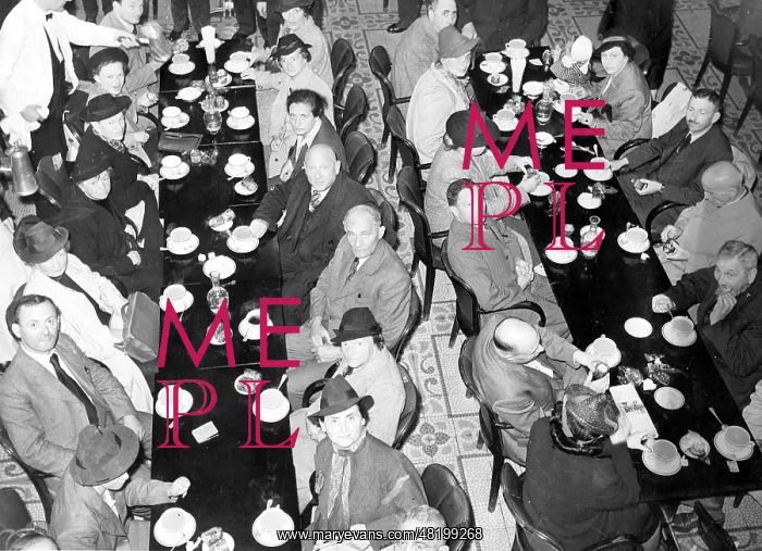 : Jewish refugees in Paris, 1939 : Jewish refugees in Paris, 1939