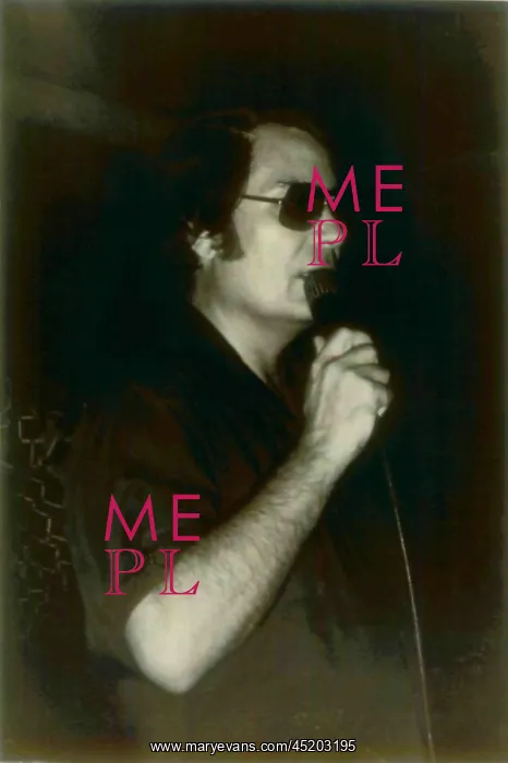 : Jim Jones speaking to the group of fact ? : Jim Jones speaking to the group of fact ?