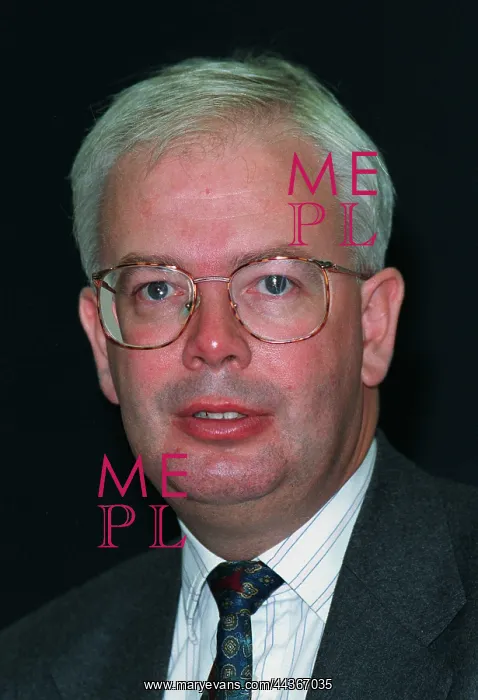  : Jim Wallace MP