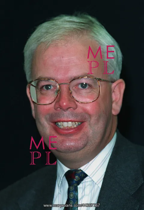  : Jim Wallace MP