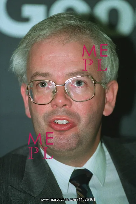  : Jim Wallace MP