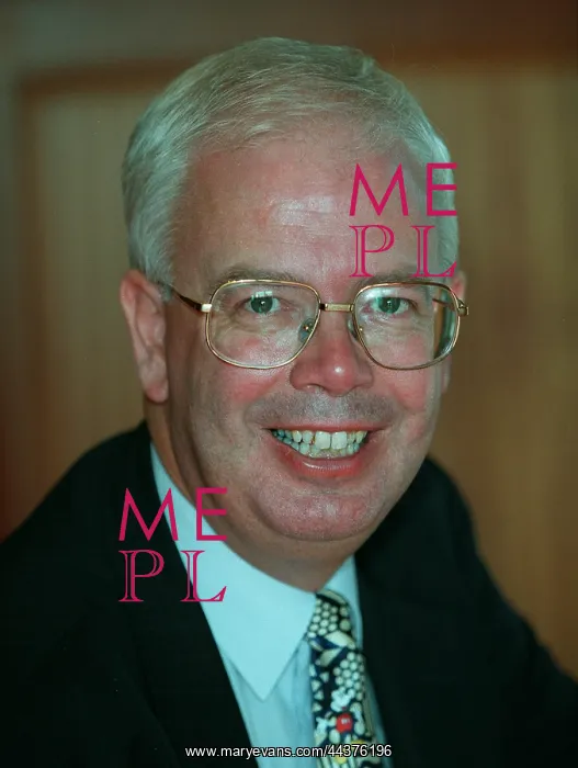  : Jim Wallace MP