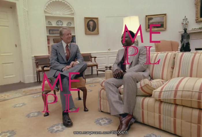 : Jimmy Carter chatting with Hank Aaron in ? : Jimmy Carter chatting with Hank Aaron in ?