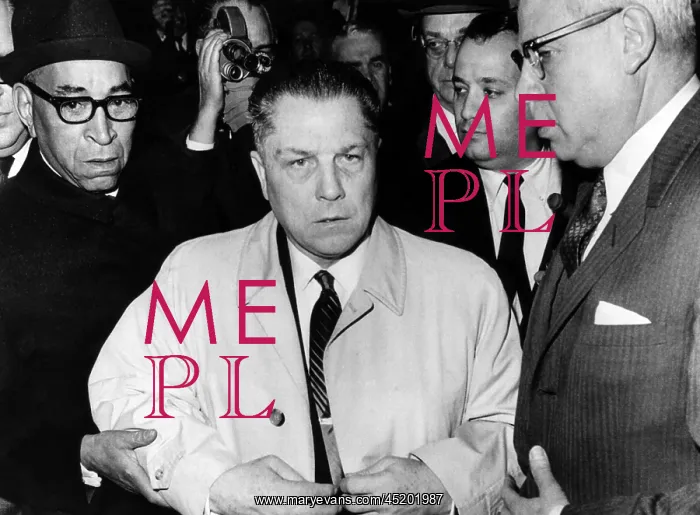 : Jimmy Hoffa, surrounded by attorneys and ? : Jimmy Hoffa, surrounded by attorneys and ?