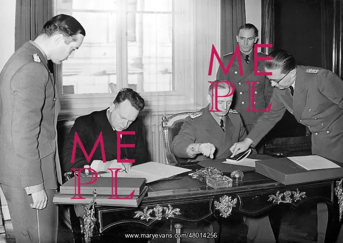 : Joachim von Ribbentrop and Soviet Ambassador Shkvarcev in Be : Joachim von Ribbentrop and Soviet Ambassador Shkvarcev in Be