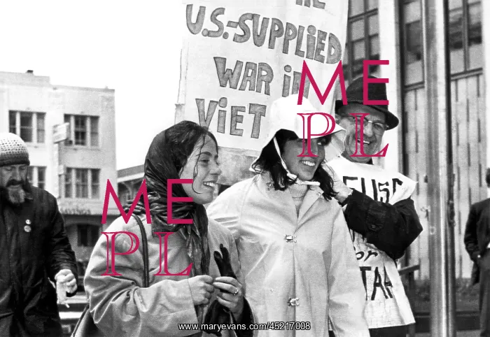 : Joan Baez protesting against federal income ? : Joan Baez protesting against federal income ?