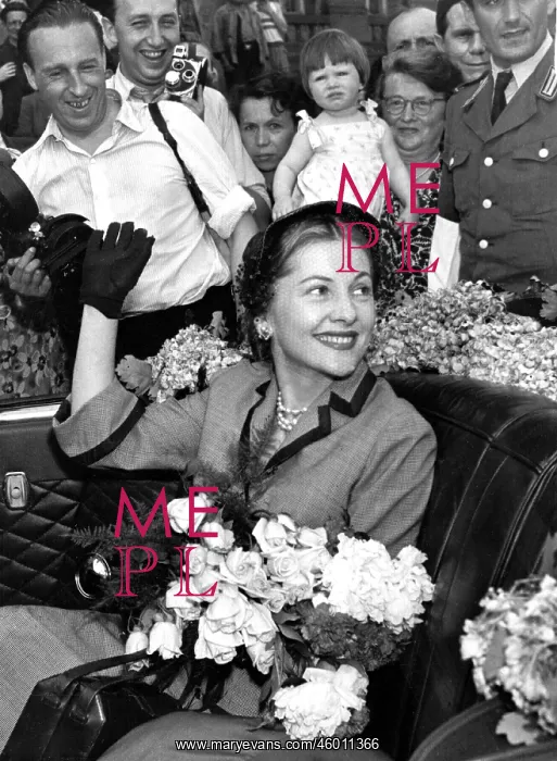 : Joan Fontaine : Joan Fontaine