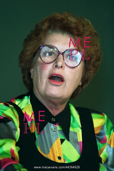  : Joan Lestor MP