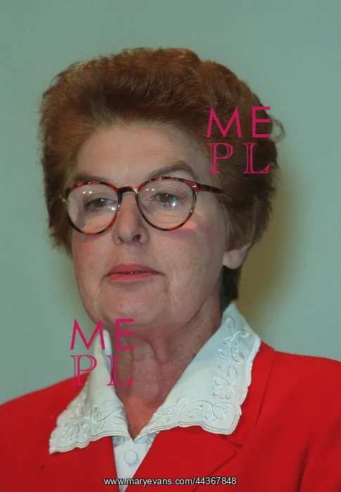  : Joan Lestor MP