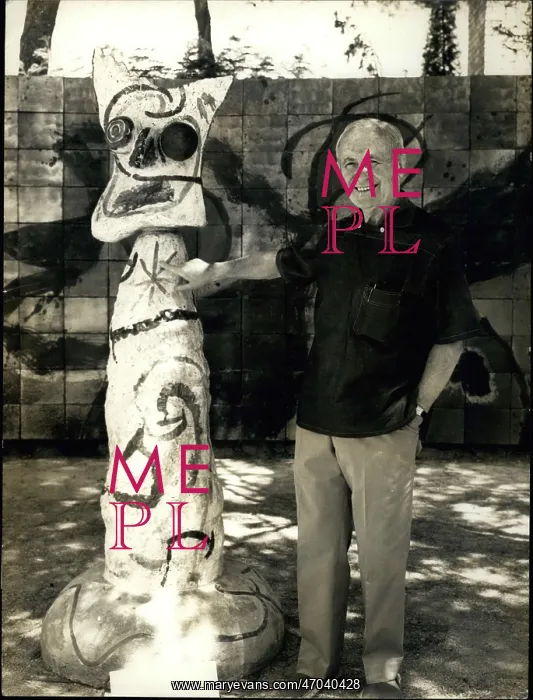 : Joan Miro with his sculpture, The Goddess of the Sea : Joan Miro with his sculpture, The Goddess of the Sea