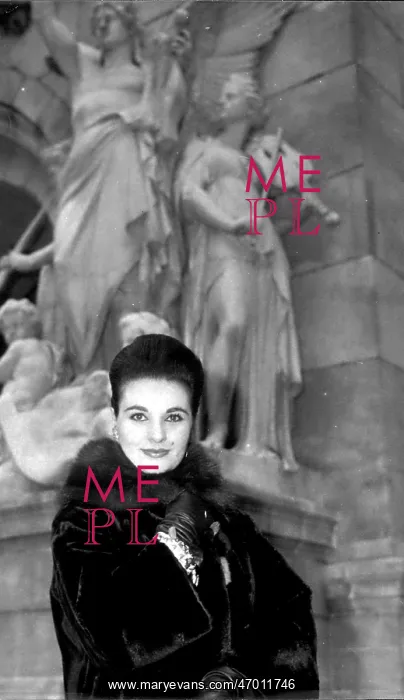 : Joann Grillo, opera singer, in front of Paris Opera : Joann Grillo, opera singer, in front of Paris Opera