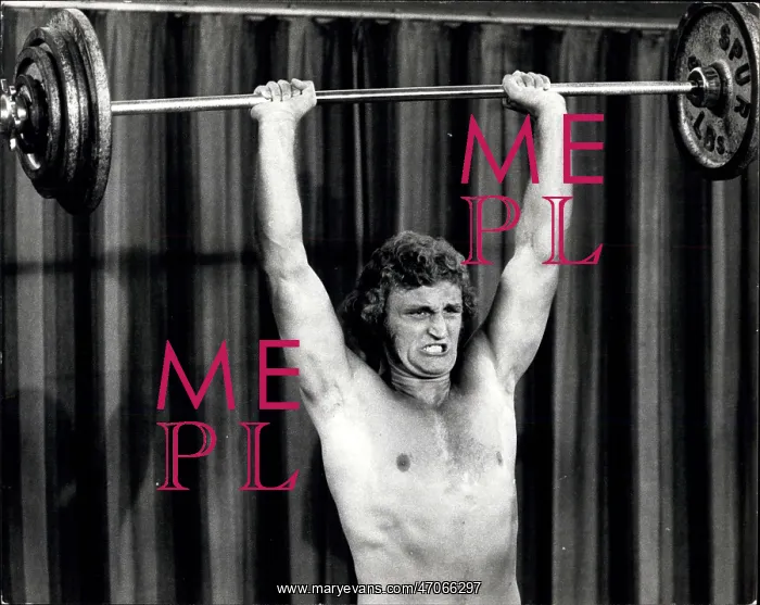: Joe Bugner in weightlifting contest for BBC TV : Joe Bugner in weightlifting contest for BBC TV