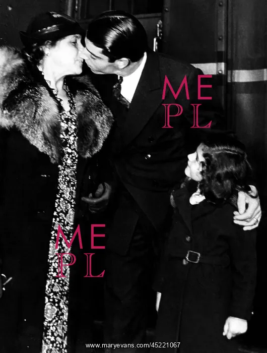 : Joe DiMaggio with his mother and niece, ? : Joe DiMaggio with his mother and niece, ?