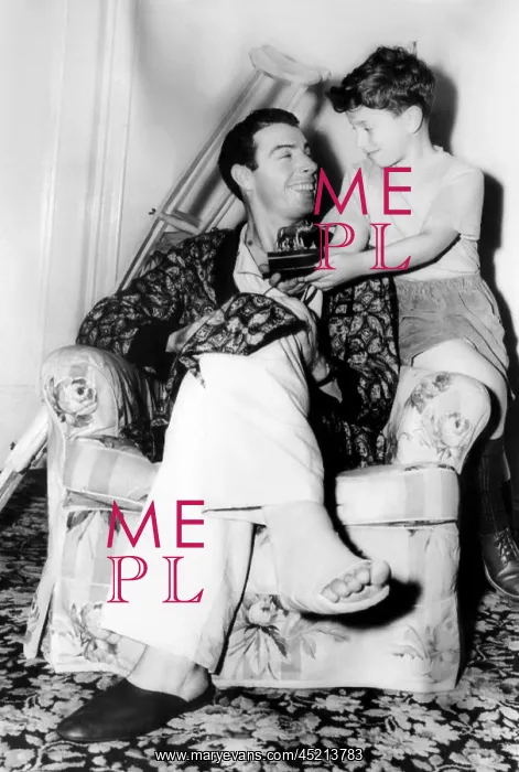 : Joe DiMaggio, recovering from an operation ? : Joe DiMaggio, recovering from an operation ?