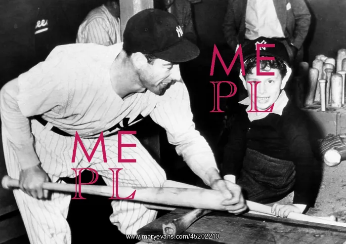 : Joe DiMaggio shows his son, Joe Jr. how ? : Joe DiMaggio shows his son, Joe Jr. how ?