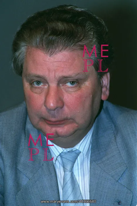  : Joguan Sundstein