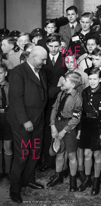 : Johannes Engel with trainees in Berlin, 1934 : Johannes Engel with trainees in Berlin, 1934
