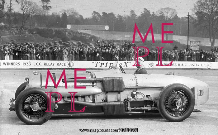 : John Cobb in the Napier-Railton - Brooklands : John Cobb in the Napier-Railton - Brooklands