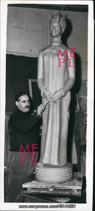 : John Danford, sculptor, working on statue for Benin, Nigeria : John Danford, sculptor, working on statue for Benin, Nigeria