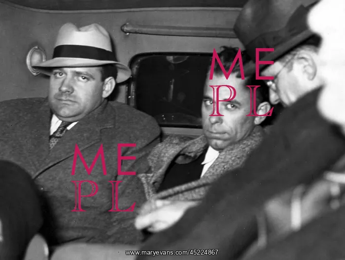 : JOHN DILLINGER-Dillinger under heavy guard ? : JOHN DILLINGER-Dillinger under heavy guard ?