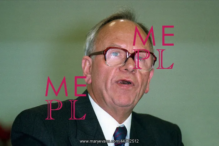  : John Evans MP