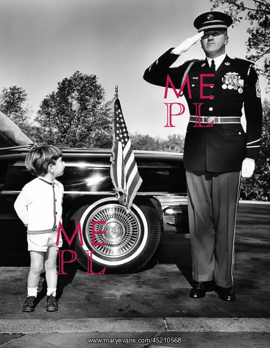 : John F. Kennedy Jr. look up at Sgt. Eldon ? : John F. Kennedy Jr. look up at Sgt. Eldon ?