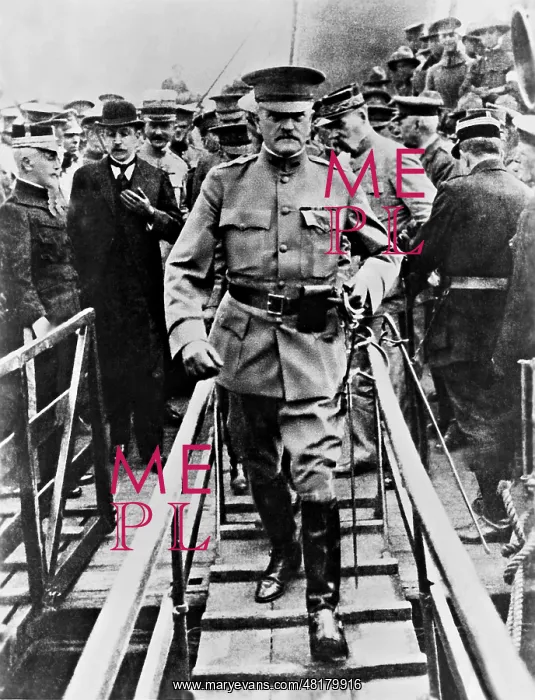 : John J. Pershing goes on land, 1917 : John J. Pershing goes on land, 1917