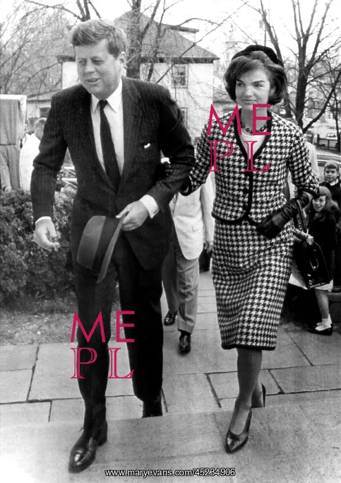 : John and Jacqueline Kennedy arrive to attend ? : John and Jacqueline Kennedy arrive to attend ?