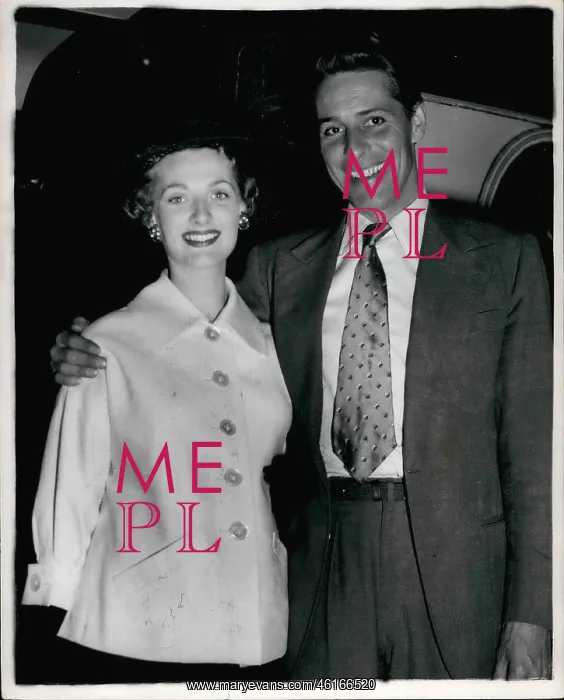 : John Justin, actor, and his wife : John Justin, actor, and his wife