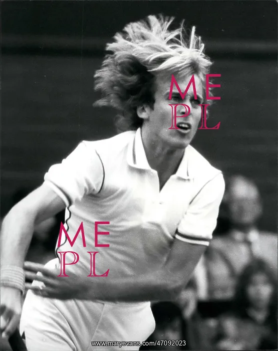 : John Lloyd in tennis match at Wimbledon : John Lloyd in tennis match at Wimbledon